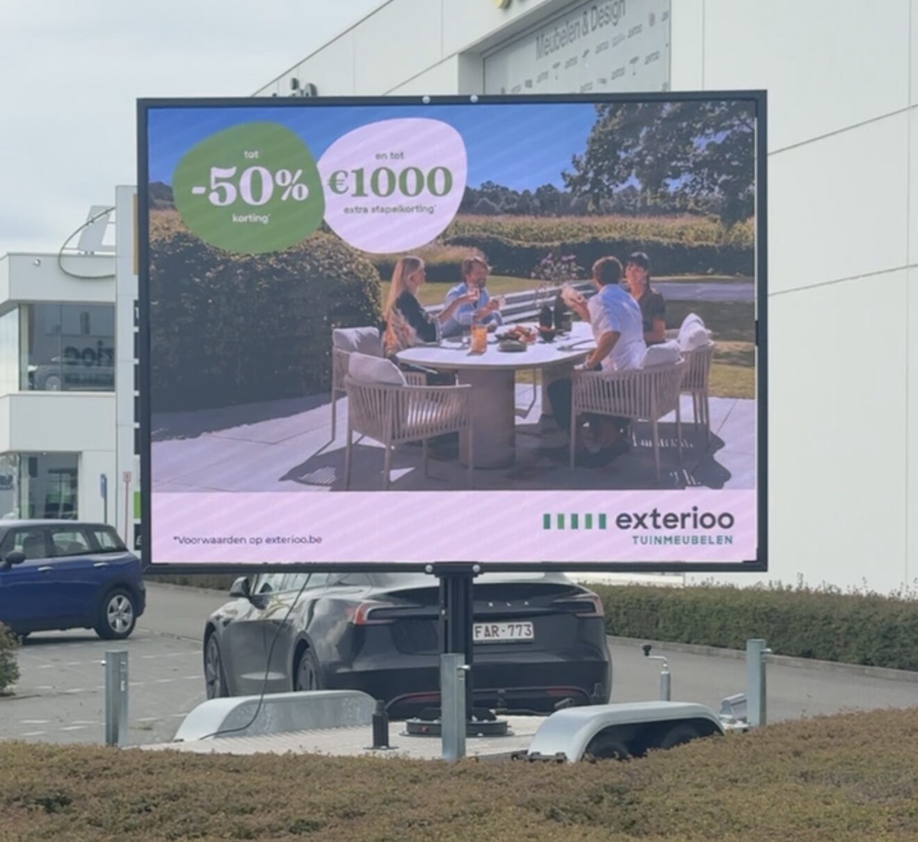GoLed - Ledscherm trailer voor Exterioo Tuinmeubelen showroom