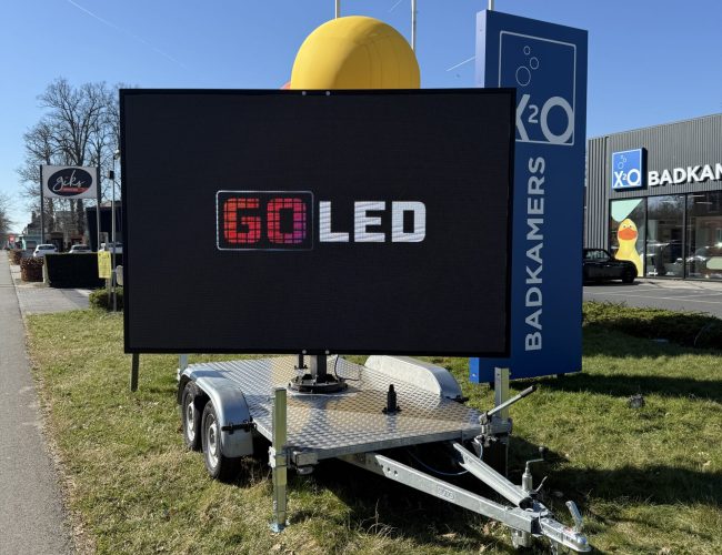 Ledscherm aanhangwagen te huur 5m2